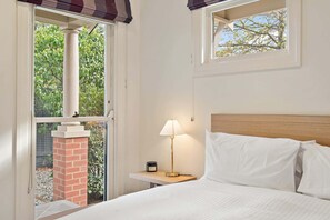 1 chambre, bureau, fer et planche à repasser, Wi-Fi