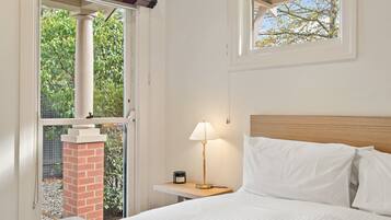 1 bedroom, desk, iron/ironing board, WiFi