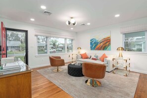 TV, offices - Beautiful 3 Bedroom Retreat walking distance to Downtown St. Michaels (Saint Michaels)