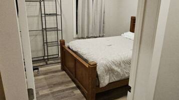 1 habitación, escritorio, tabla de planchar con plancha y wifi gratis
