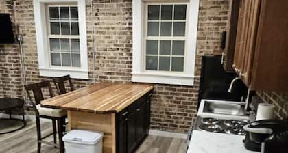Modern & Upscale 1BR Apartment in GREAT Location!