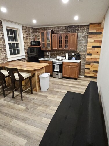 Modern & Upscale 1BR Apartment in GREAT Location!