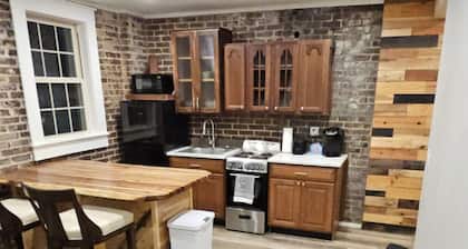 Modern & Upscale 1BR Apartment in GREAT Location!