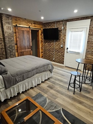 1 bedroom, desk, iron/ironing board, free WiFi