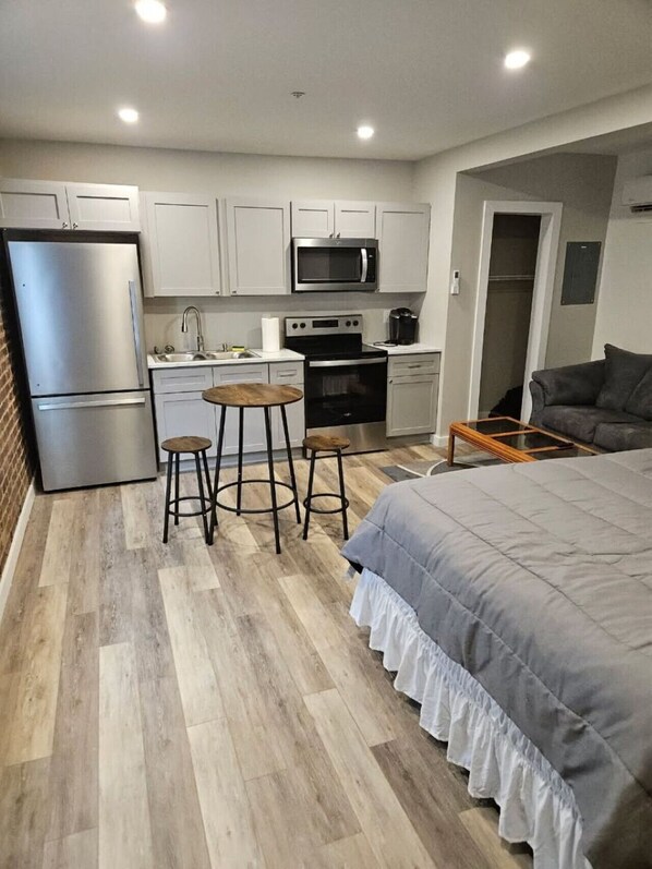 1 habitación, escritorio, tabla de planchar con plancha y wifi gratis 