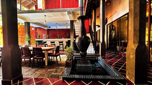 Luxurious 5-bedroom villa with WiFi, AC, Swimmingpool in beautiful Unawatuna