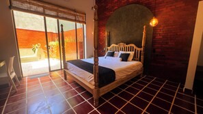 5 habitaciones, tabla de planchar con plancha, wifi y ropa de cama 