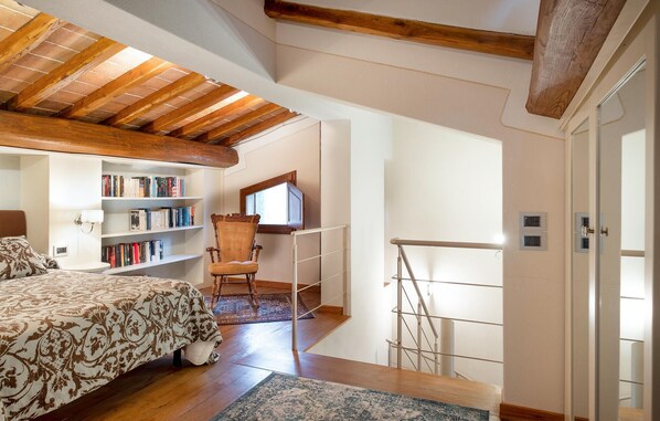 7 bedrooms, iron/ironing board, travel cot, free WiFi