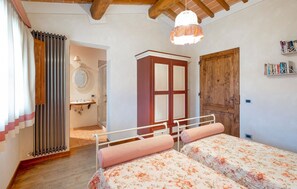 7 bedrooms, iron/ironing board, travel cot, free WiFi