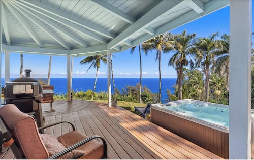 Country Oceanfront 5-bedroom house in Ookala