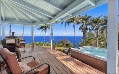 Country Oceanfront 5-bedroom house in Ookala