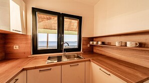 Fridge, oven, dishwasher, coffee/tea maker