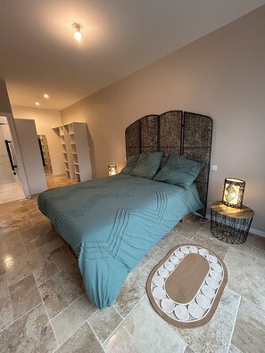 4 chambres, fer et planche à repasser, Wi-Fi, draps fournis