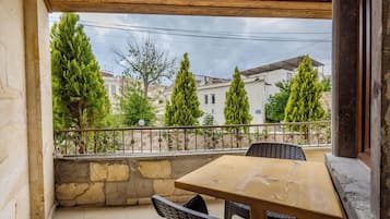 Junior Room, City View | Living area