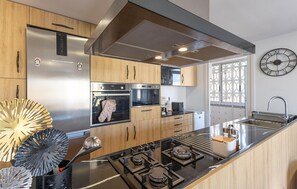 Réfrigérateur, four, plaque de cuisson, lave-vaisselle