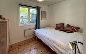 Iron/ironing board, travel crib, free WiFi