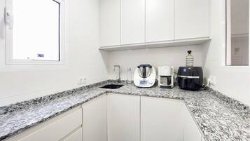 Réfrigérateur, four, plaque de cuisson, lave-vaisselle