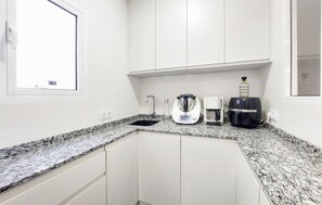 Refrigerador, horno, parrilla de estufa y lavavajillas 