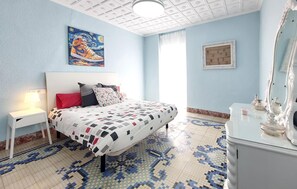 3 bedrooms, travel crib, free WiFi - Gorgeous home in Llaurí with WiFi (Llaurí)