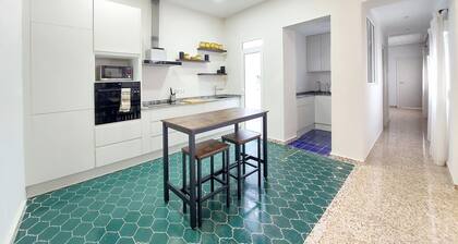 Gorgeous home in Llaurí with WiFi