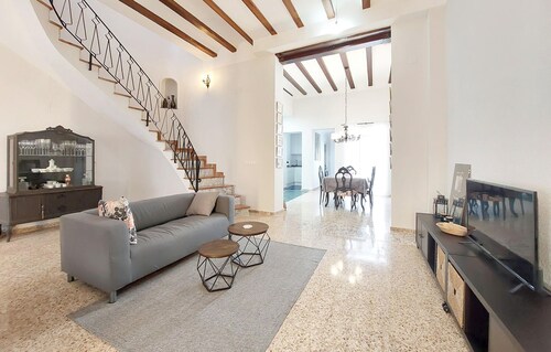 Gorgeous home in Llaurí with WiFi