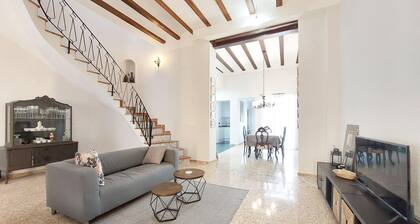 Gorgeous home in Llaurí with WiFi