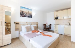 1 bedroom, travel crib, free WiFi