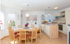 Dining - Cozy home in Primorski Dolac (Primorski Dolac)