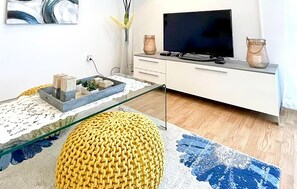 TV, fireplace - Cozy home in Primorski Dolac (Primorski Dolac)