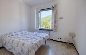 2 bedrooms, iron/ironing board, free WiFi