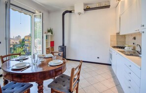 Fridge, stovetop, dishwasher