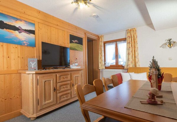 House | Dining