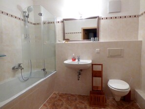 Bathroom - Above the Studio 2 Comfortable Holiday Residence (Pirna)