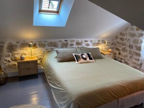 Unclassified image, 4 of 7, button