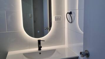 Regadera y secadora de cabello