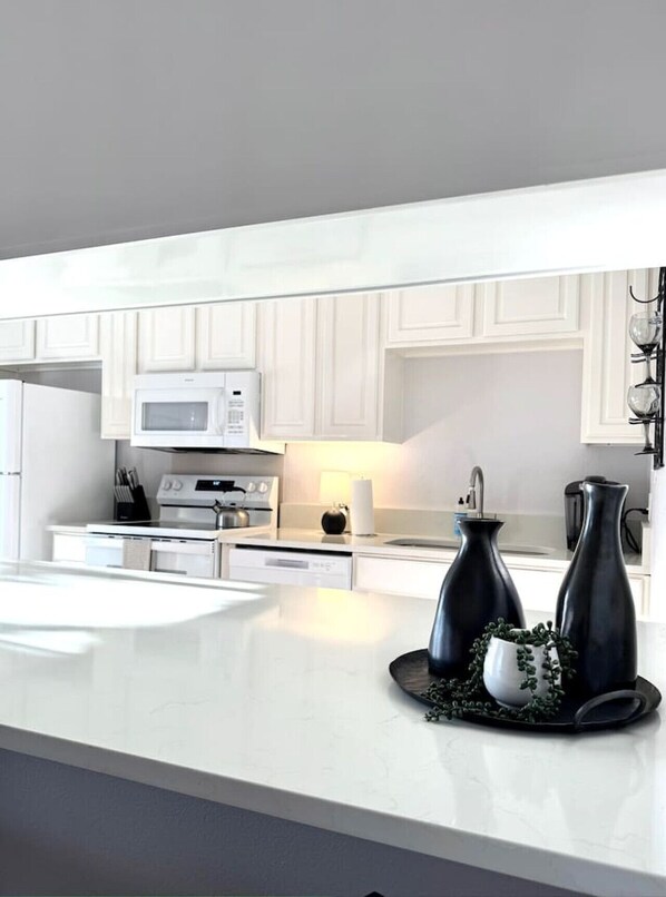 Coffee/tea maker, fridge, microwave, oven
