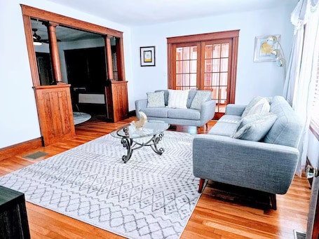 Smart TV. Spacious 4-bedroom house in welcoming Nashua NH