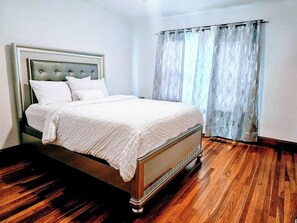 4 bedrooms, desk, iron/ironing board, WiFi