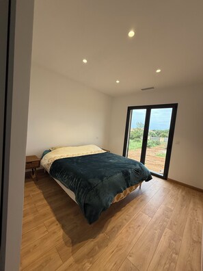 4 bedrooms, iron/ironing board, travel crib, free WiFi - Air-conditioned house, South Corsica, 4 bedrooms, 2 bathrooms, 15 min from the beach (Figari)