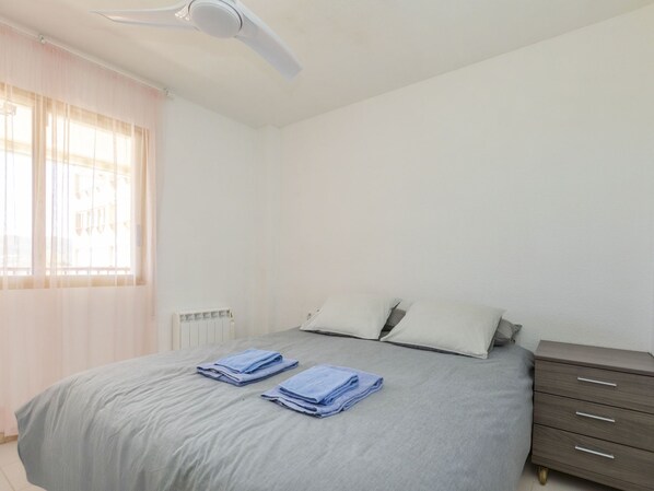 2 chambres, bureau, accès Internet