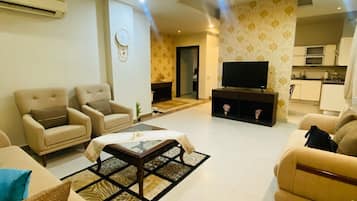 Superior Apartment, Balcony, Garden View | Living area