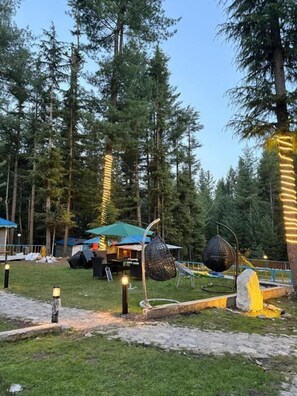 Outdoor dining - Infinity Villa and Resort Kumrat Valley (Kumrat Valley)