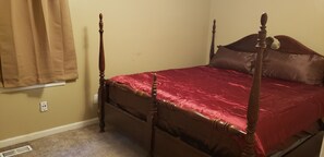 3 slaapkamers, een strijkplank/strijkijzer, wifi, beddengoed