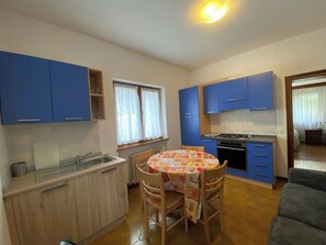 Private kitchen - Ciasa Da Rin, a stone's throw from Lake Auronzo, overlooking the Three Peaks (Auronzo di Cadore)