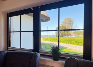 Unclassified image, 4 of 25, button