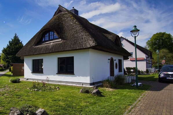 Unclassified image, 1 of 25, button