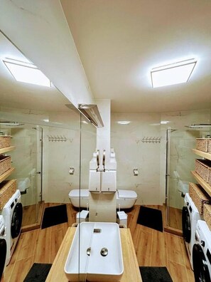 Shower, free toiletries, hair dryer, slippers - Light & Wood Design - 89 m2 Apartment in Prague (Hlavní mesto Praha)