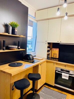 Fridge, microwave, oven, stovetop