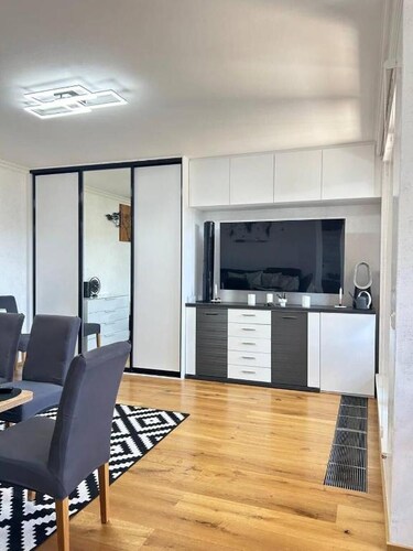 Light & Wood Design - 89 m2 Apartment in Prague