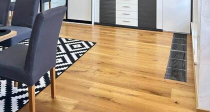 Light & Wood Design - 89 m2 Apartment in Prague